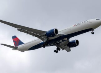 How Delta Flight DL275 Crew Expertly Handled LAX Diversion Delta Flight DL275 diverted, DL275 LAX diversion, Delta emergency landing LAX, DL275 flight update, Delta diverted flight news, DL275 incident report, LAX airport flight diversion, Delta airline disruption